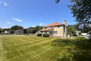 1429 Lakeview Dr, Schererville, IN 46375 - Photo 5
