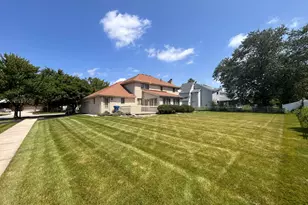 1429 Lakeview Dr, Schererville, IN 46375 - Photo 7