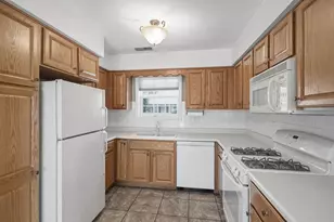 2175 Ramblewood Dr, Highland, IN 46322 - Photo 5