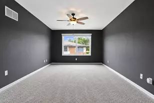 9835 Wildwood Cir, Munster, IN 46321 - Photo 9