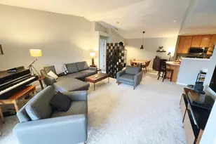 9835 Wildwood Cir, Munster, IN 46321 - Photo 3
