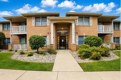 9835 Wildwood Circle #2c, Munster, IN 46321 - Photo 1