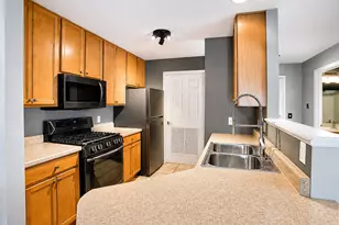 9835 Wildwood Cir, Munster, IN 46321 - Photo 7