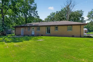 417 Cedar St NW, Demotte, IN 46310 - Photo 3