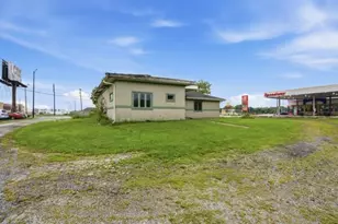 4728 W 61st Ave, Hobart, IN 46342 - Photo 5