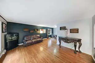 3869 Kingsway Dr, Crown Point, IN 46307 - Photo 5