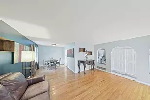 3869 Kingsway Dr, Crown Point, IN 46307 - Photo 9