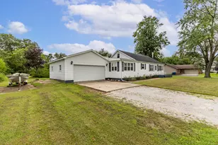 409 W Division Rd, Demotte, IN 46310 - Photo 3
