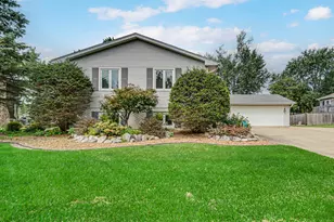 9776 W Oakridge Dr, Saint John, IN 46373 - Photo 3