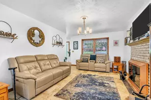 1178 N Saddlebrook Ct, Monticello, IN 47960 - Photo 7