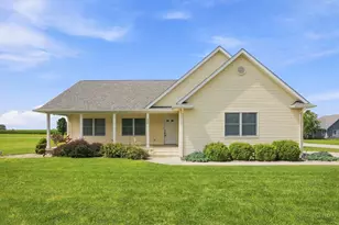 642 Park St, Remington, IN 47977 - Photo 1