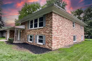 946 W 67th Pl, Merrillville, IN 46410 - Photo 3