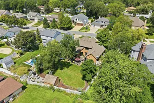 253 Fairfield Dr, Crown Point, IN 46307 - Photo 7