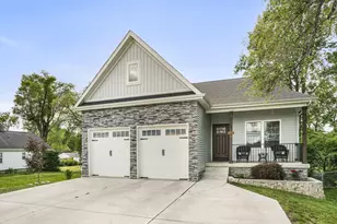 1305 Roosevelt Rd, Valparaiso, IN 46383 - Photo 1