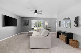 518 Carrington Ln, Valparaiso, IN 46385 - Photo 3