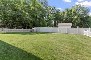 518 Carrington Ln, Valparaiso, IN 46385 - Photo 7