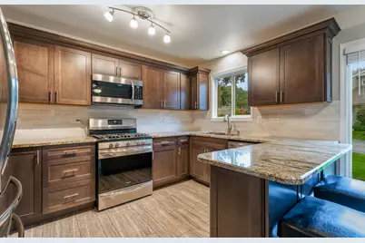 8956 Price Circle, Highland, IN 46322 - Photo 7