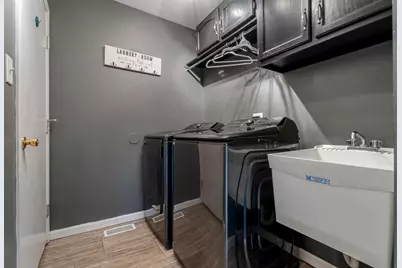 8956 Price Circle, Highland, IN 46322 - Photo 9