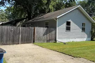 1376 Kingsporte Ln, La Porte, IN 46350 - Photo 1