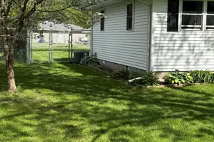 7727 Dakota St, Hobart, IN 46410 - Photo 3