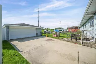 8030 North Dr, Highland, IN 46322 - Photo 15