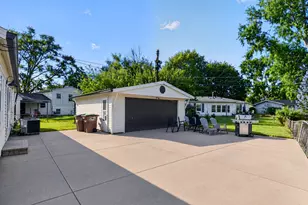 2706 Streamside Dr, Columbus, IN 47203 - Photo 7