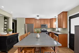 2706 Streamside Dr, Columbus, IN 47203 - Photo 13