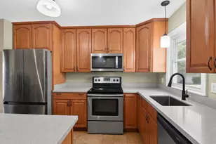 2706 Streamside Dr, Columbus, IN 47203 - Photo 11