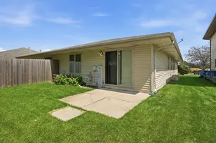 9424 Erie St, Highland, IN 46322 - Photo 5
