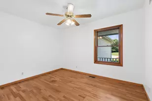 1184 Woodland Dr, Chesterton, IN 46304 - Photo 7