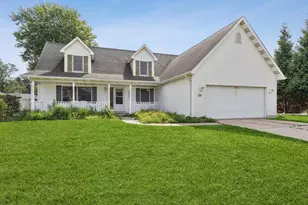 1184 Woodland Dr, Chesterton, IN 46304 - Photo 1