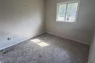 640 S New Jersey St, Gary, IN 46403 - Photo 7