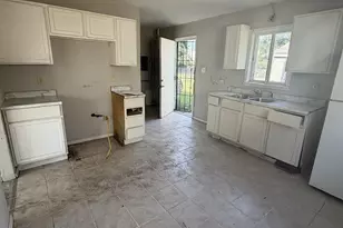 640 S New Jersey St, Gary, IN 46403 - Photo 5