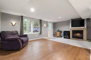 1076 W 11th St, Hobart, IN 46342 - Photo 19