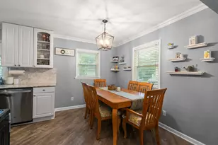 1076 W 11th St, Hobart, IN 46342 - Photo 9