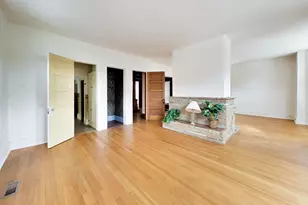 831 Washington St, Michigan City, IN 46360 - Photo 5