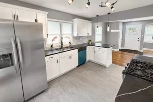 3931 Clough Ave, Highland, IN 46322 - Photo 7