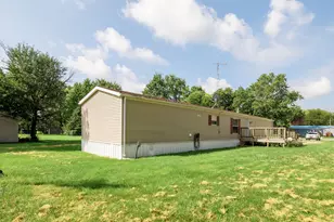 307 S Chestnut St, Earl Park, IN 47942 - Photo 5