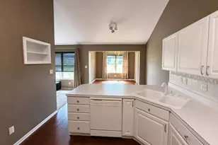 10000 Wildwood Ln, Highland, IN 46322 - Photo 7