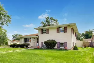 1838 Bluebird Ln, Munster, IN 46321 - Photo 3