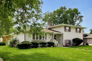 1838 Bluebird Ln, Munster, IN 46321 - Photo 1