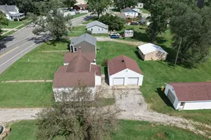 210 N Prairie St, Brookston, IN 47923 - Photo 5