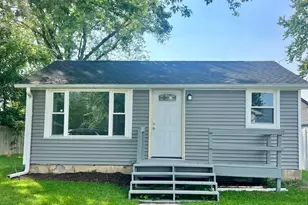 4 Kenworthy St, Valparaiso, IN 46385 - Photo 1
