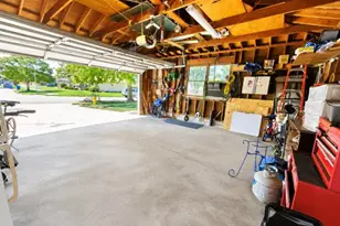 9113 Idlewild Dr, Highland, IN 46322 - Photo 25
