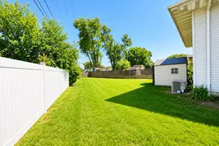 9113 Idlewild Dr, Highland, IN 46322 - Photo 27