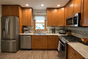 9113 Idlewild Dr, Highland, IN 46322 - Photo 7