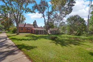 613 Madison St, Valparaiso, IN 46385 - Photo 3