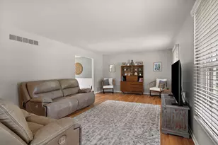 304 Salem Ct, Valparaiso, IN 46383 - Photo 5