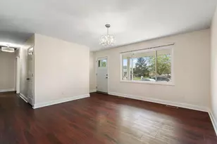 385 Riviera Ct, Valparaiso, IN 46385 - Photo 5