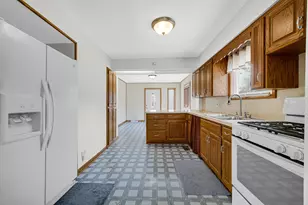 7126 Montana Ave, Hammond, IN 46323 - Photo 5